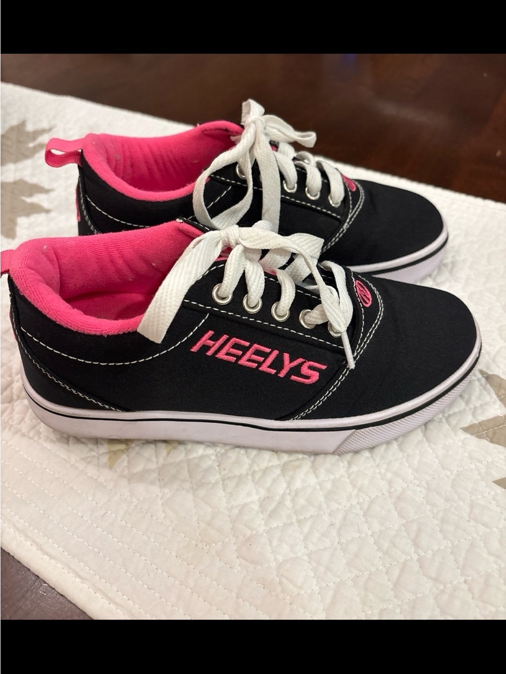 Heelys Kids Black and Pink Lace-Up Skate Shoes Size 3